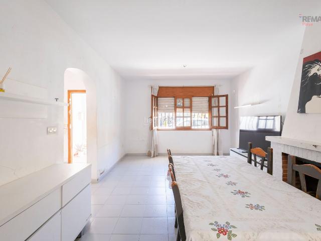 Casa adosada en venta en Garrucha, Las Escobetas. Una gran oportunidad, para REFORMAR a 200 metros de la playa. Casas adosadas.