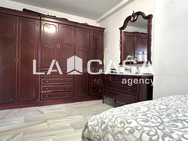 Casa adosada en venta en Gelves. Casa adosada de 178 m con 4 dormitorios y piscina en Gelves. Casas adosadas.