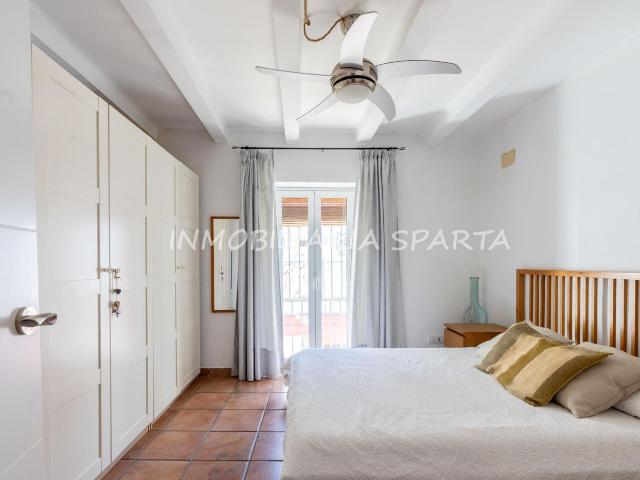 Casa adosada en venta en Gelves. CASA EN EL CENTRO DEL PUEBLO DE GELVES. Casas adosadas.