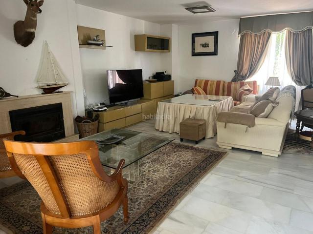 Casa adosada en venta en Gelves. Casas adosadas.