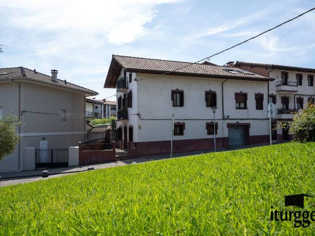 Casa adosada en Venta en Gernika Lumo