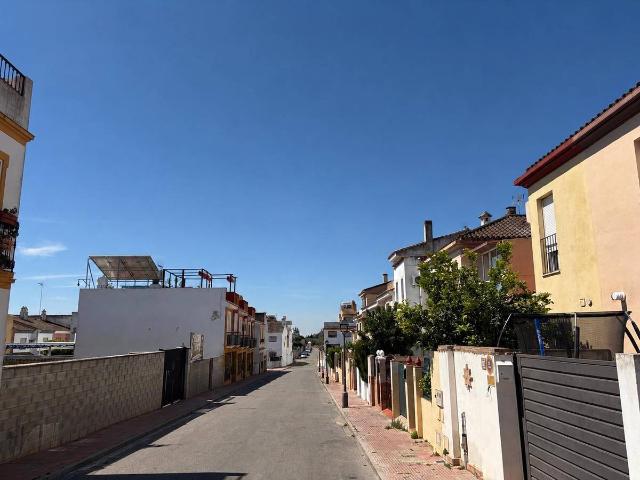 Casa adosada en Venta en Gines