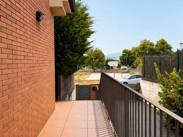 Casa adosada en venta en Girona, Palau. Exclusiva casa con jardín privado en Palau, una de las mejores zonas de Girona. Casas adosadas.