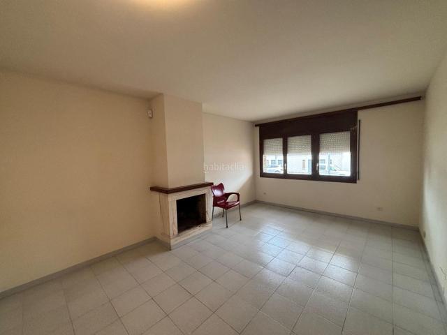 Casa adosada en venta en Girona, Taialà Germans Sabat. Casas adosadas.
