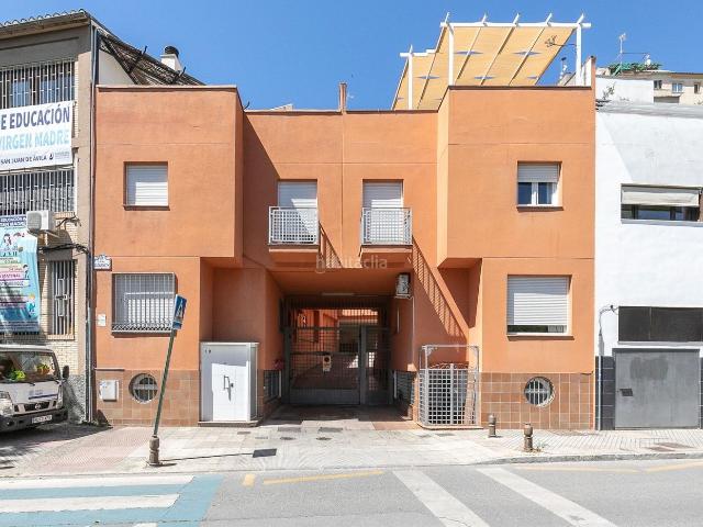 Casa adosada en venta en Granada, Bola de Oro. Magnífico adosado con apartamento independiente en Bola de Oro, Granada. Casas adosadas.