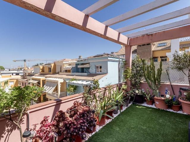 Casa adosada en venta en Granada, Bola de Oro. SE VENDE CASA ADOSADA EN EL CENTRO DE GRANADA. Casas adosadas.