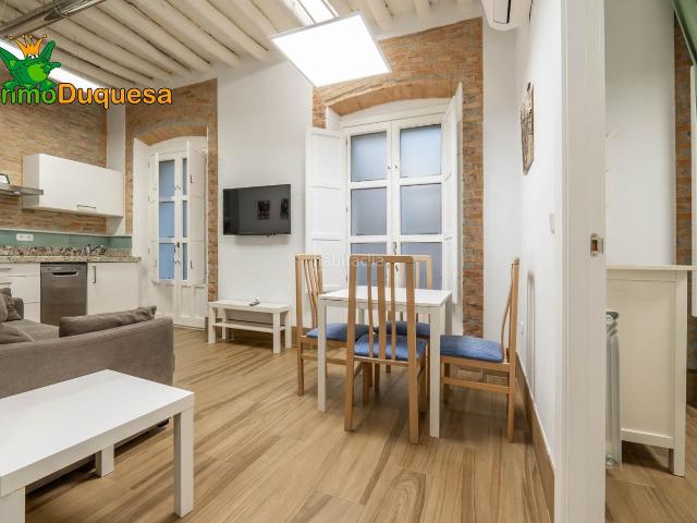 Casa adosada en venta en Granada, Centro Sagrario. Casa de lujo con 4 APARTAMENTOS de Alquiler Turístico con ascensor junto y a Plaza de Gracia. Casas adosadas.