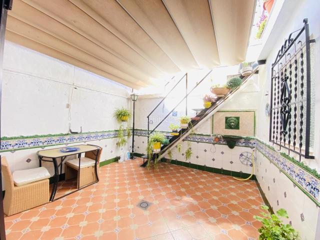 Casa adosada en venta en Granada, San Francisco Javier. Casa con patio, 3 dormitorios en Calle Santa Herminia. Casas adosadas.