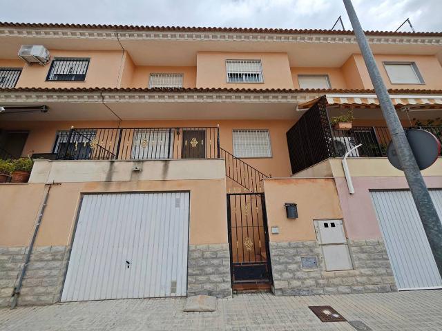 Casa adosada en Venta en Granja de Rocamora
