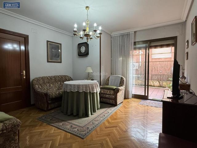 Casa adosada en venta en Guadalajara, Alamín. Agencia Inmobiliaria Arbeteta, VENDE chalet adosado de 7 hab. en Guadalajara. Casas adosadas.