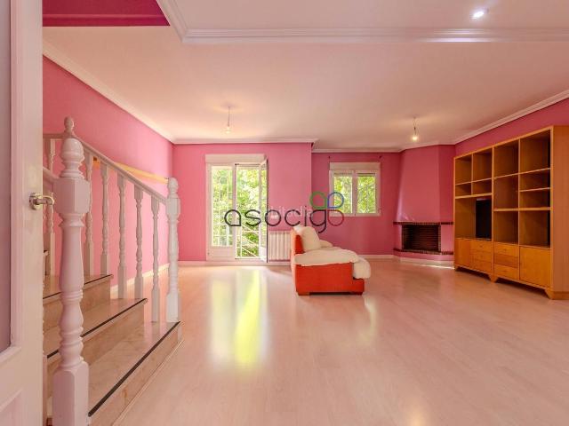 Casa adosada en venta en Guadalajara, Estación Manantiales. CHALET ADOSADO EN VENTA EN GUADALAJARA LA CHOPERA. Casas adosadas.