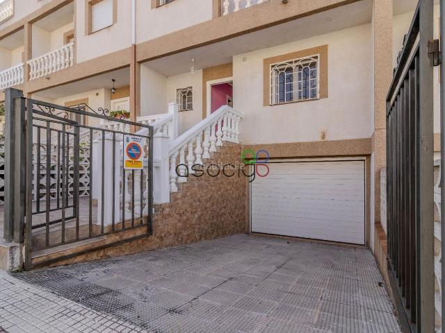 Casa adosada en venta en Guadalajara, Estación Manantiales. Chalet en La Chopera Manantiales. Casas adosadas.