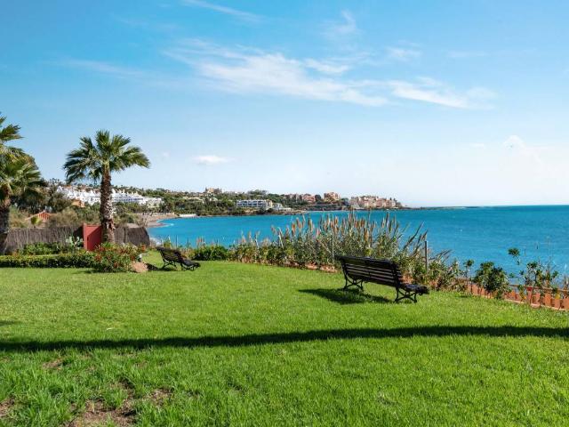 Casa adosada en Venta en Guadalobón