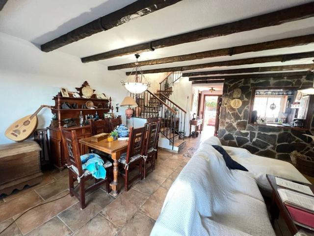 Casa adosada en Venta en Guadalobón