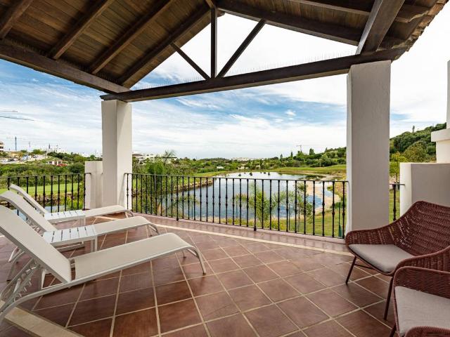 Casa adosada en Venta en Guadalobón