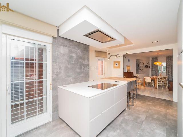 Casa adosada en venta en Guadarrama. Chalet pareado en calle Pico del Oso. Casas adosadas.