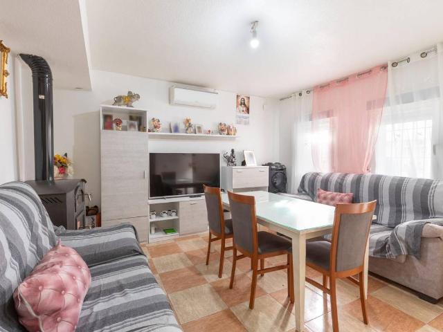 Casa adosada en Venta en Guadix