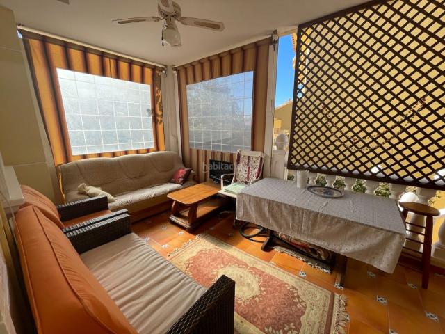 Casa adosada en venta en Guardamar del Segura, El Moncayo El Pòrtic. Descubra esta fantásticanbspcasa adosada en esquina en Guardamar del Segura, una magnífica propiedad situada muy cercanbspde la.