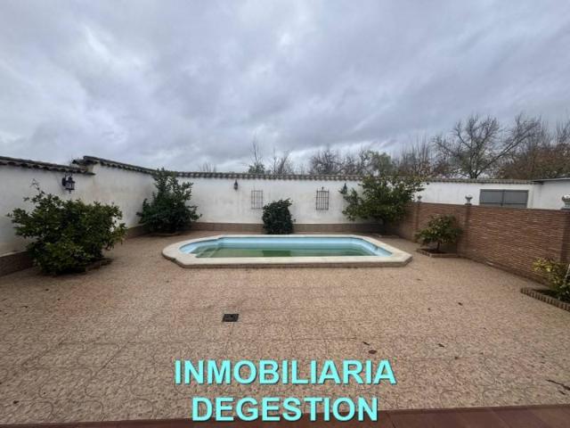 Casa adosada en Venta en Guarromán