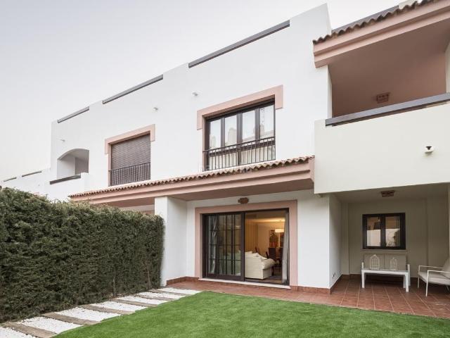 Casa adosada en venta en Guillena, Las Pajanosas. Casas adosadas.