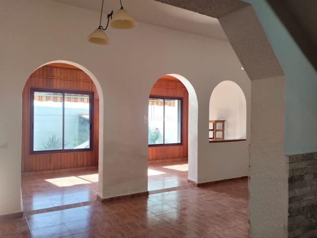 Casa adosada en venta en Güímar, Centro. Se vende casa terrera con jardín en centro de Güímar. Casas adosadas.