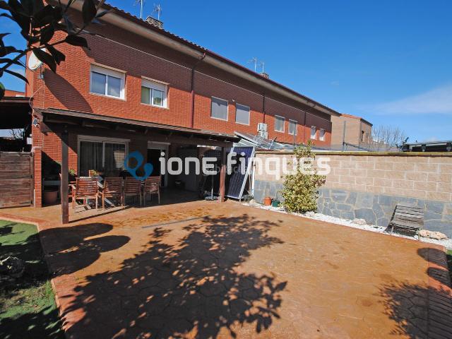 Casa adosada en venta en Guissona. Ione Finques Ofrece. Casas adosadas.