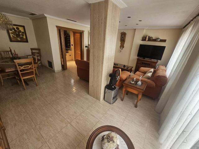 Casa adosada en Venta en Dolores