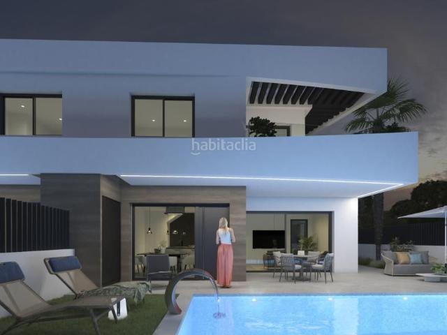 Casa adosada en venta en Dolores. Casa adosada de 3 dormitorios y 3 baños con piscina y jardín en Dolores. Casas adosadas.