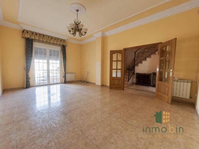 Casa adosada en Venta en Don Benito