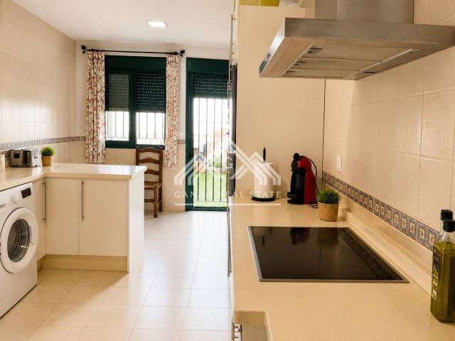 Casa adosada en venta en Dos Hermanas, Centro Doña Mercedes. Venta de casa adosada en el CentroDoña Mercedes, Dos Hermanas. Casas adosadas Dos.
