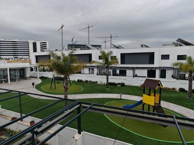 Casa adosada en venta en Dos Hermanas, Entrenúcleos. Venta casa adosada en Entrenucleos Dos Hermanas. Casas adosadas Dos.