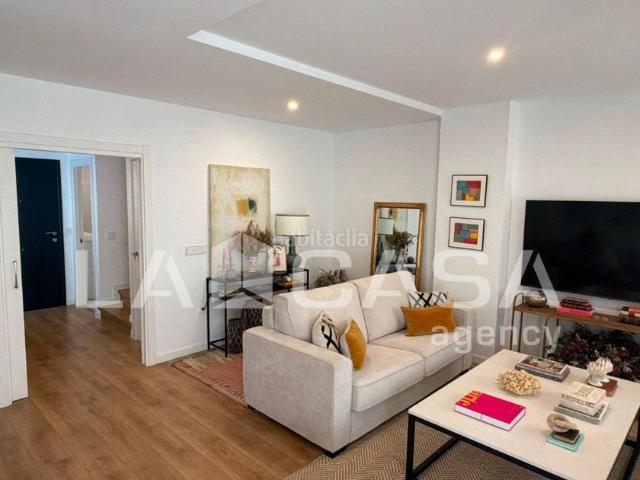 Casa adosada en venta en Dos Hermanas, Entrenúcleos. Casas adosadas Dos.
