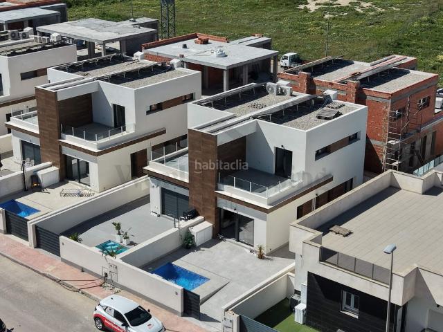 Casa adosada en venta en Daya Nueva. Viviendas indemendientes de obra nueva en Daya Nueva. Casas adosadas Daya.