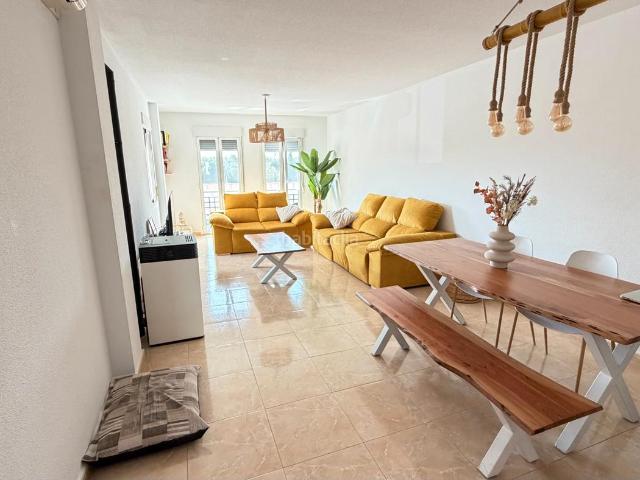 Casa adosada en venta en Daya Nueva. Bungalow adosado en Daya Nueva con gran garaje, 3 dormitorios y ubicación excelente. Casas adosadas Daya.