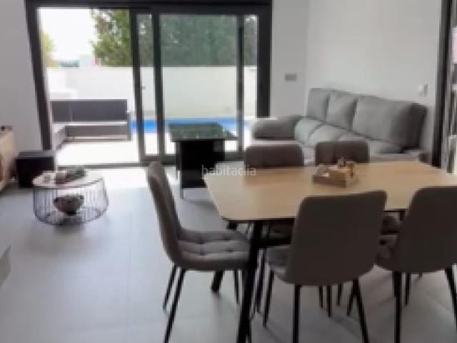 Casa adosada en venta en Daya Nueva. Casas adosadas Daya.