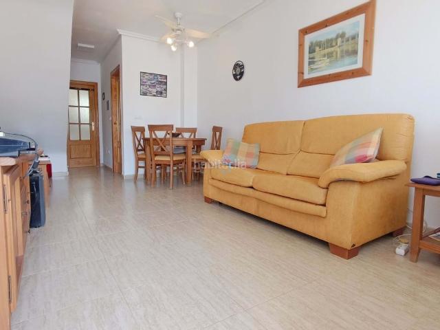 Casa adosada en venta en Daya Nueva. Magnífica casa adosada de dos dormitorios orientada al sur con solario privado en Daya Nueva! Situada en el encantador pueblo de D. Casas adosadas Daya.