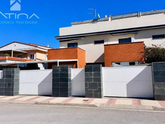Casa adosada en Venta en Daimús