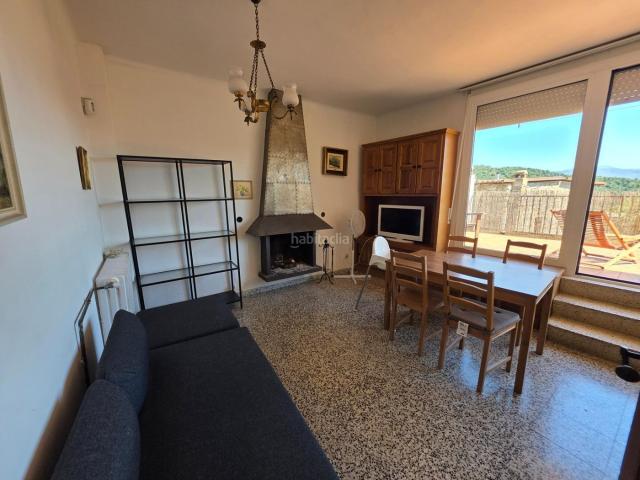 Casa adosada en venta en Darnius. Casa con terreno en venta en Darnius. Casas adosadas.