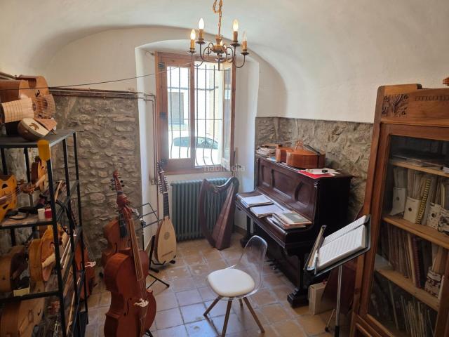 Casa adosada en venta en Darnius. Casa con terreno en venta en Darnius. Casas adosadas.