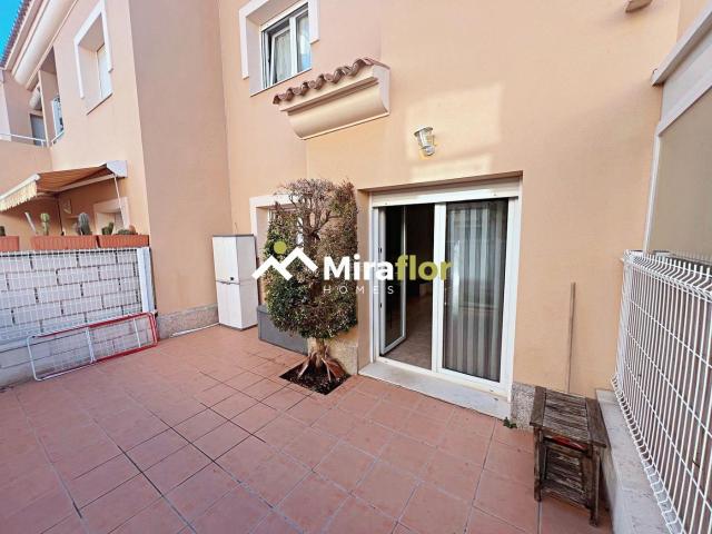 Casa adosada en venta en Dénia, Centro Urbano. Bungalow adosado de dos plantas con mucho encanto en Els Poblets. Casas adosadas.