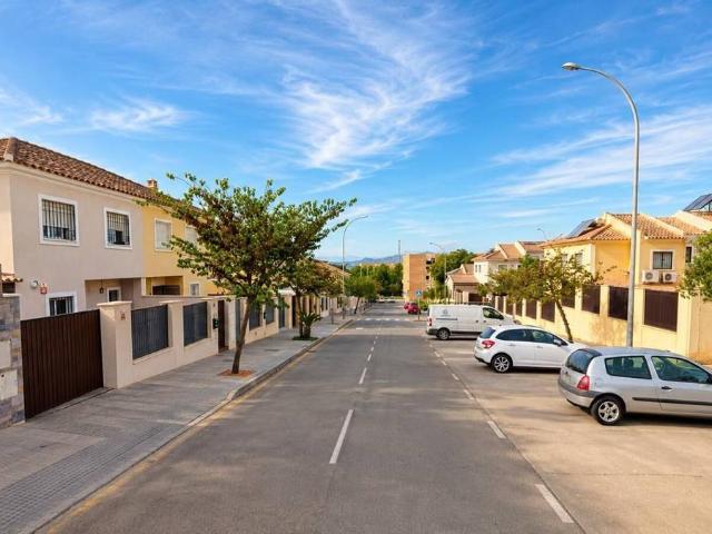 Casa adosada en Venta en Distrito Zeta Recinto Ferial Cortijo de Torres