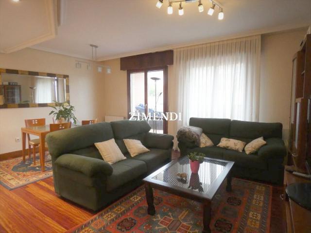 Casa adosada en venta en Durango. Chalet amplio para una familia amplia. Casas adosadas.
