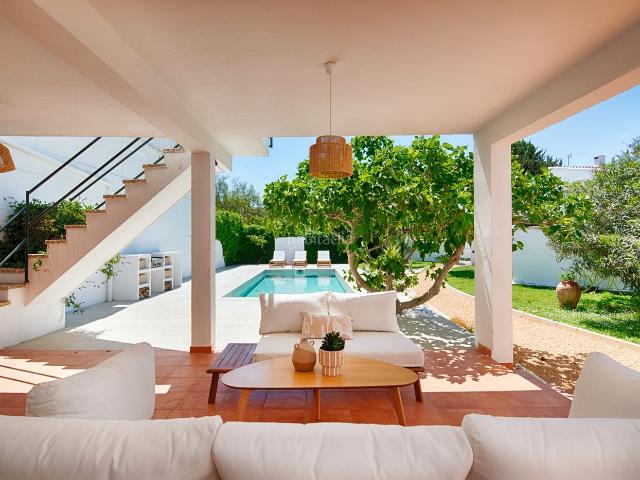 Casa adosada en venta en Empuriabrava, Cap Ras Creus Falconera Costa Brava. Casa pareada renovada con amarre y piscina. Casas adosadas.