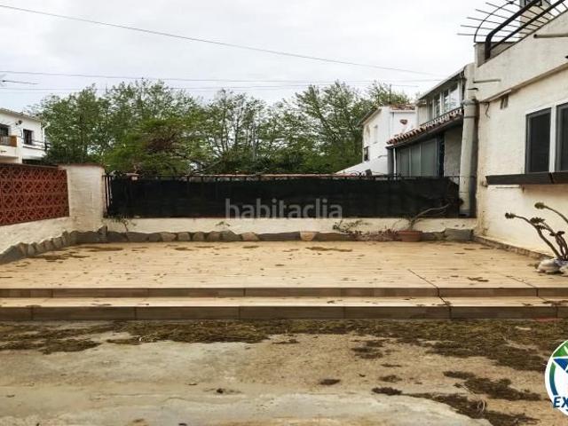 Casa adosada en venta en Empuriabrava, Puigmal Mas Nou Costa Brava. Casa con tres dormitorios jardín en la zona de Trabuc en Empuriabrava. Casas adosadas.