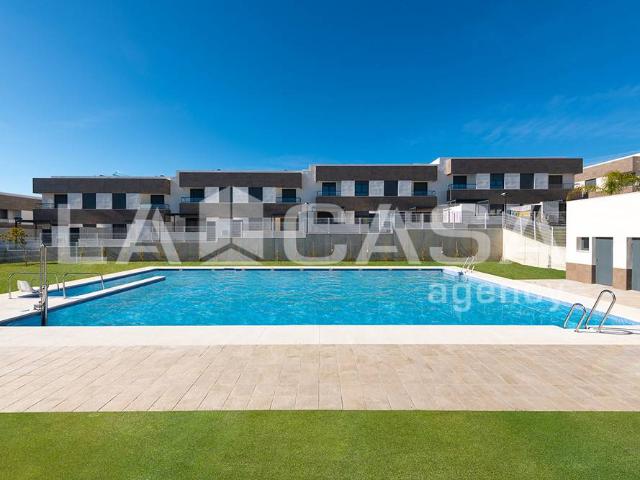 Casa adosada en Venta en Entrenúcleos