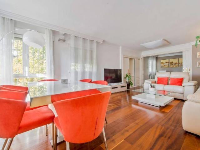 Casa adosada en Venta en Ensanche