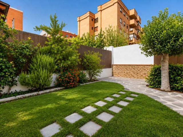 Casa adosada en Venta en Ensanche