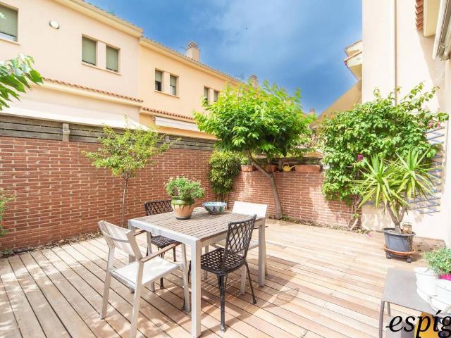 Casa adosada en Venta en Eixample