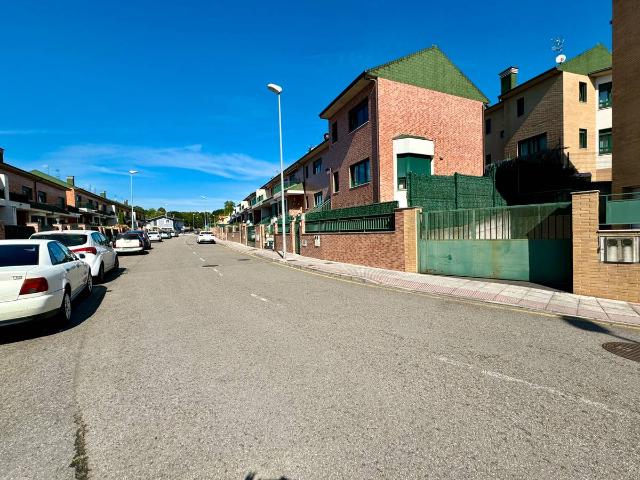 Casa adosada en Venta en El Carbayedo El Quirinal
