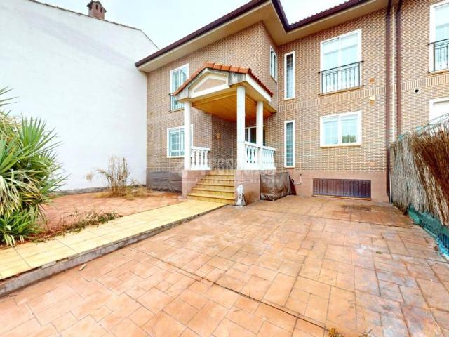 Casa adosada en Venta en El Casar